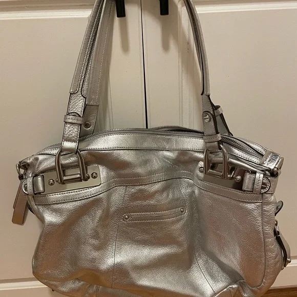 B. Mackowsky white/silver hobo bag - Picture 2 of 11